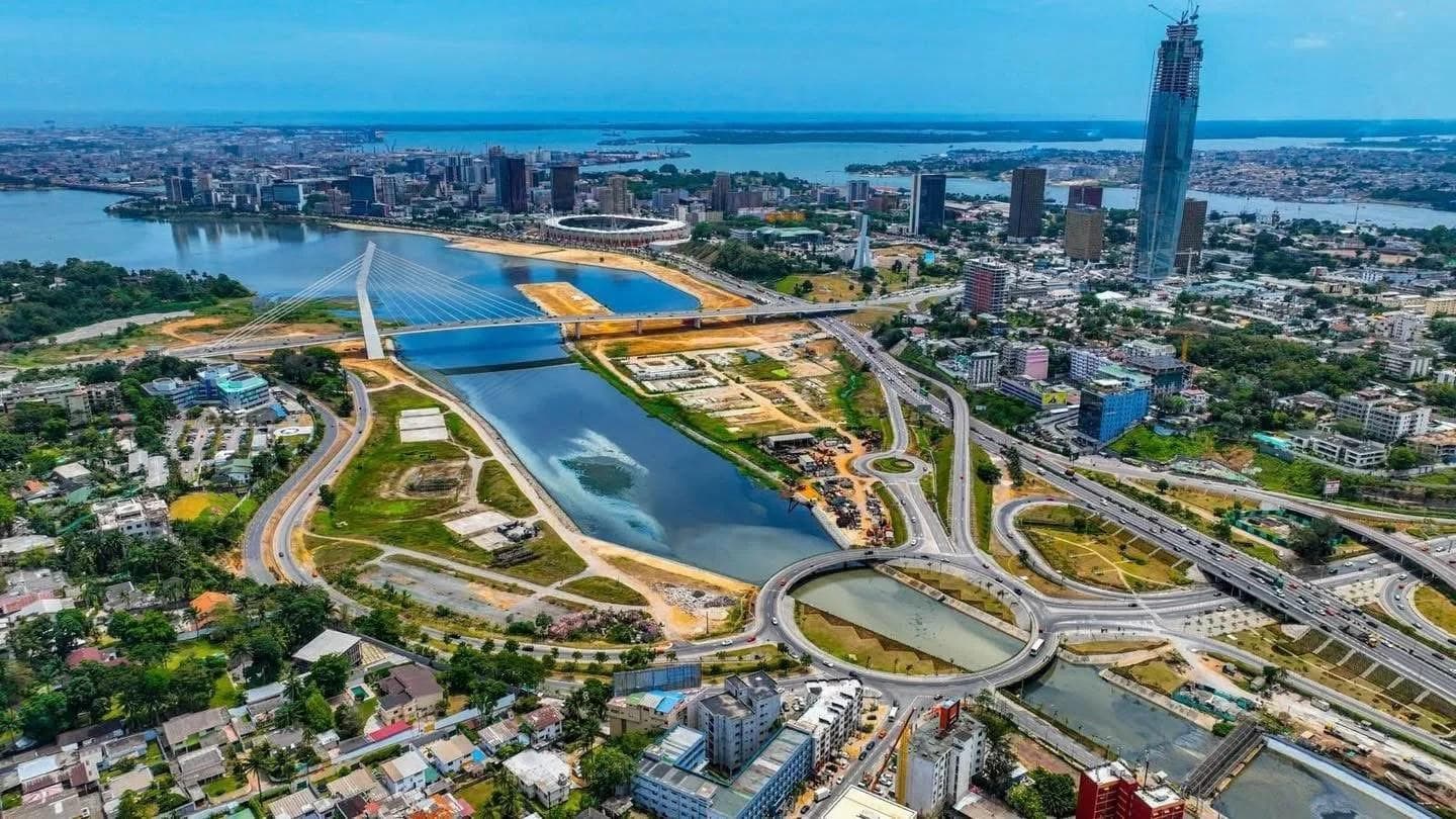 Abidjan skyline and construction